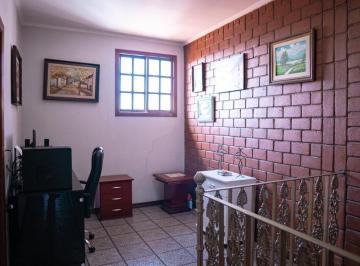 e6440834-0dbe-4860-9a25-948a71155923 · Elegante casa para venda em Parque Novo Mundo com 5 quartos, sendo 2 suítes, 275m²