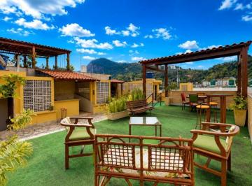 Apartamento de 4 quartos, Rio de Janeiro · Cobertura Duplex entre o Leme e Posto 2. Pertinho ao shopping Rio Sul e 5 minutos da praia. Duas vgs