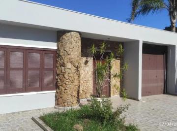 Casa · 300m² · 3 Quartos · 3 Vagas · Casa com piscina e salão de festas a venda Canoas / 3 Dormitórios