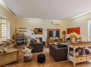 Casa · 281m² · 3 Quartos · 2 Vagas · Casa ampla com piscina e edícula no Jardim Lindóia