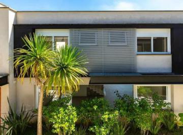 Casa · 420m² · 4 Quartos · 4 Vagas · Casa de Alto Padrão com 4 suítes em Condomínio Exclusivo no Alto da Boa Vista