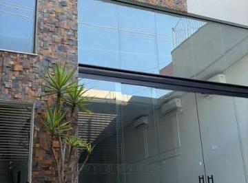 Comercial · 200m² · 30 Vagas · Prédio Comercial para Aluguel no Campestre (Santo André) – 400 m² de construção, 5 Banheiros e 30 Va