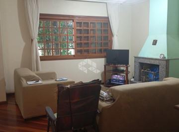 Casa · 310m² · 3 Quartos · 2 Vagas · Casa térrea com 3 dormitórios, vagas e pátio, no Bairro Auxiliadora