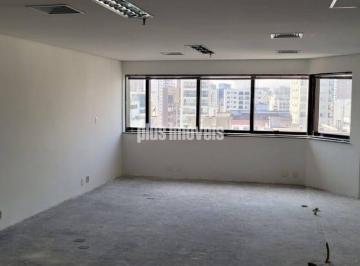 Comercial · 80m² · 2 Vagas · Ao lado do Metrô.