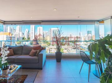 Apartamento · 138m² · 2 Quartos · 2 Vagas · Apartamento de 138 m² com 2 suítes, 2 vagas e depósito à venda no Brooklin. Andar alto, vista livre.