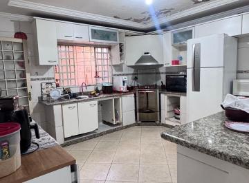 Casa · 250m² · 4 Quartos · 2 Vagas · Sobrado 04 quartos, 01 suite, 2 vagas de garagem, escriturada, samambaia Sul, Próximo da BR