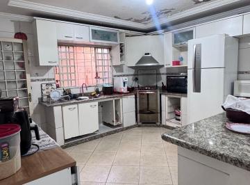 Casa · 250m² · 4 Quartos · 2 Vagas · Sobrado 04 quartos, 01 suite, 2 vagas de garagem, escriturada, samambaia Sul, Próximo da BR