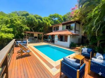 Casa · 250m² · 3 Quartos · 2 Vagas · Linda casa 3 quartos à venda em condomínio com vista para Praia Ferradura Armação de Búzios