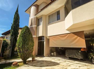 Casa · 415m² · 4 Quartos · 6 Vagas · Sobrado alto padrão Setor Sul – 415 m², 512 m² de lote, 3 suítes, 2 acessos e usina fotovoltaica.
