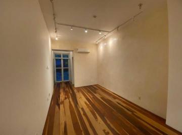 Apartamento · 75m² · 2 Quartos · Imperdível: Apartamento reformado em Copacabana com 1 quarto e 1 suíte
