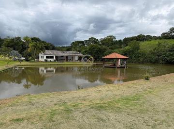 Arquitetura que privilegia o contato direto com os recursos hídricos da fazenda. · Fazenda 13 Alq. em Bela Vista: Lazer com Jet Ski e Soja