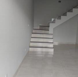 Casa · 73m² · 2 Quartos · 2 Vagas · Sobrado à venda, 73 m² por R$ 350.000,00 - Vida Nova - Uberlândia/MG