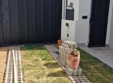 Casa · 144m² · 2 Quartos · 2 Vagas · Casa à venda no bairro Pacaembu - Uberlândia/MG