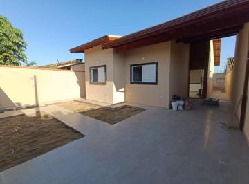 Casa de 3 quartos, Itanhaém · Casa com 3 quartos e piscina em Itanhaém.