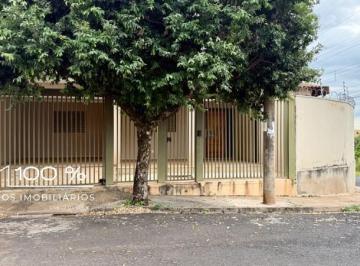 Foto 01 · Casa à venda no Cristo Rei: 3 quartos, 1 suíte, 2 vagas de garagem, área de lazer completa!