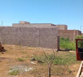 e5d665c293eaa99f43d0340df229c930b11d0f81 · TERRENO 250m² NO FIGUEIRAS DO PARQUE-ASFALTO