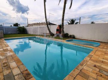 Casa de 5 quartos, Itanhaém · Casa com 5 quartos e piscina em Itanhaém.