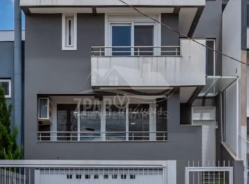 Foto 01 · Imperdível casa à venda em Porto Alegre-RS, bairro Hípica: 3 quartos, 1 suíte, 2 salas, 2 banheiros,