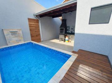 Casa de 2 quartos, Itanhaém · Casa com piscina e 2 quartos em Itanhaém.