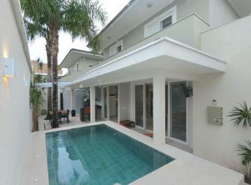 Casa de 5 quartos, São Sebastião · Linda casa próxima a praia disponível para locação e venda em Juquehy!