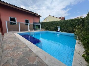 Casa de 3 quartos, Peruíbe · Casa com 3 quartos e piscina em Peruíbe.