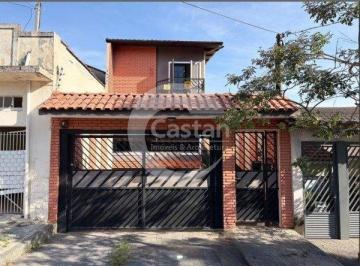 Casa · 240m² · 3 Quartos · 6 Vagas · Sobrado em Vila Prudente