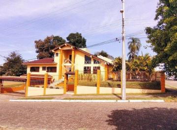 Casa · 285m² · 3 Quartos · Casa com 3 Quartos à Venda no bairro Centro com 285m²