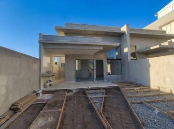 ab5e597a2d16ae357354cb8ba24828bd81852cca · Casa Linear de 3 quartos (2 suítes) em Construção no Mariléa, Rio das Ostras