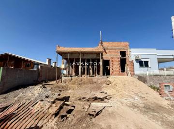 Casa · 160m² · 3 Quartos · 2 Vagas · Casa em construção com 3 dormitórios, suíte com closet e piscina