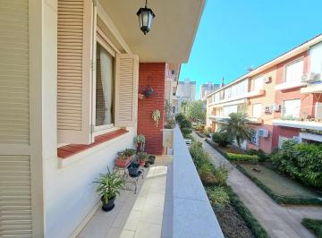 Apartamento · 85m² · 2 Quartos · More no coração do Menino Deus