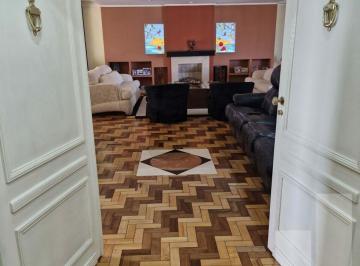 Apartamento · 356m² · 4 Quartos · 3 Vagas · Apartamento com 4 dormitórios sendo1 suíte e 3 vagas, 252m2 bem distribuídos.