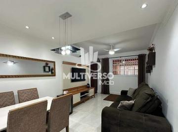 Sala · Sobrado à venda no Canto do Forte (Praia Grande) • 3 dorms, 1 suíte, frente e quintal