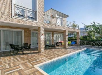 Casa · 630m² · 6 Quartos · 4 Vagas · Excelente Casa de Alto Padrão com 6 Suítes - 60 Metros da Praia Jurerê Internacional
