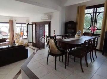 Casa · 236m² · 5 Quartos · 3 Vagas · Casa com 5 quartos e duas Suítes no Bairro Vila Nova
