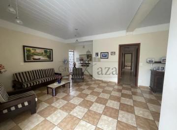 Casa · 457m² · 5 Quartos · 1 Vaga · Oportunidade - Casa - Vila Santa Helena - 5 Dormitórios - 200m².