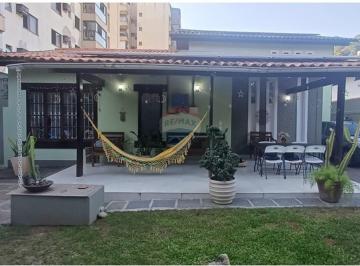 Casa de 4 quartos, Rio de Janeiro · Casa de 750 m² com 4 quartos à venda em Freguesia Jacarepaguá