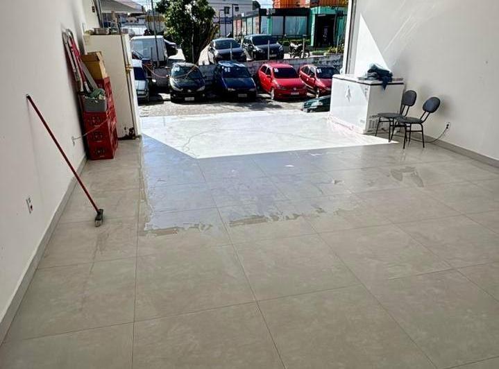 Foto do imóvel - Alugo sala comercial no centro comercial vila branca na estrada do campinho