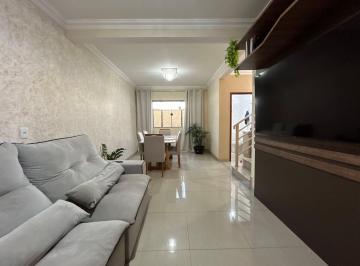 Casa · 120m² · 3 Quartos · 2 Vagas · Casa Geminada de 120 m² no bairro Rochedo