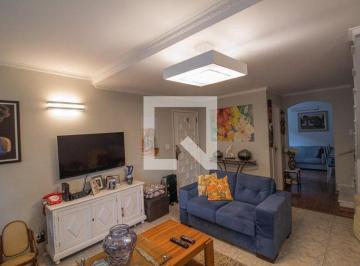 Esta casa impressionante oferece uma combinação rara de conforto e conveniência. · Casa à Venda - Campo Belo, 3 Quartos, 160 m2