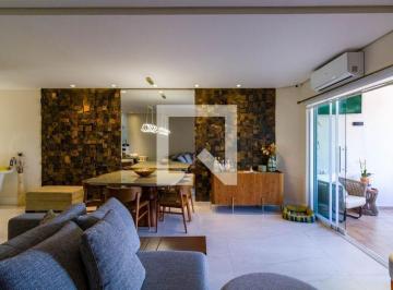 Localizada em São Paulo, esta casa em condomínio oferece uma experiência de vida · Casa à Venda - Portal do Morumbi, 3 Quartos, 230 m2