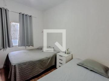 Esta casa oferece uma excelente oportunidade para quem busca conforto e conveniê · Casa à Venda - Vila Mariana, 3 Quartos, 180 m2