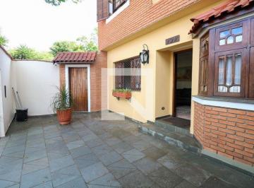 Esta espaçosa casa de 250 metros quadrados oferece conforto e praticidades excep · Casa à Venda - Campo Belo, 4 Quartos, 250 m2