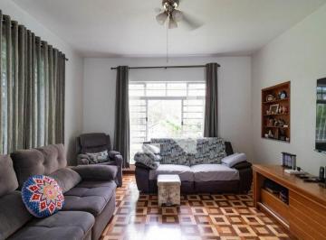 Localizada no charmoso bairro de Alto da Lapa, esta espaçosa casa oferece um amb · Casa à Venda - Alto da Lapa, 4 Quartos,  215 m2
