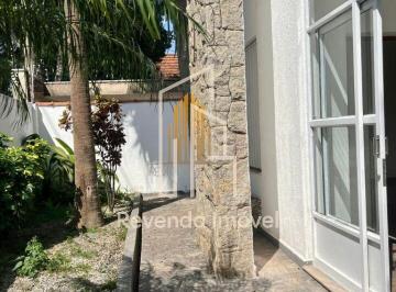 Casa · 300m² · 4 Quartos · 3 Vagas · CAMPO BELO, CASA DE 240M², 4 DORMITÓRIOS SENDO 2 SUÍTES, 4 SALAS, E 3 VAGAS À VENDA.