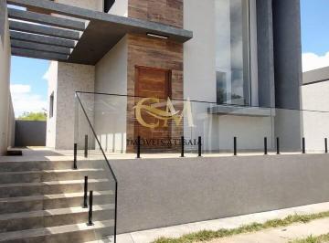 Casa · 200m² · 3 Quartos · 2 Vagas · Sobrado Moderno à Venda no Residencial Santa Helena - Bom Jesus dos Perdões