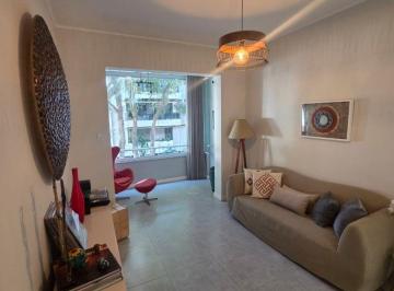 Apartamento · 70m² · 2 Quartos · Apartamento 2 quartos, recém reformado na Dona Mariana.