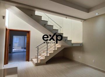 Casa · 360m² · 4 Quartos · 4 Vagas · Casa em condomínio de alto padrão com 4 suites (1 no térreo) piscina, gourmet, 2 escritórios - venha