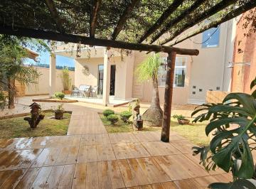 Casa · 255m² · 4 Quartos · 5 Vagas · Casa em Colina Santa Barbara, Pouso Alegre/MG