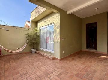 Casa · 187m² · 4 Quartos · 2 Vagas · CASA COM 4 SÚITES À VENDA NA REGIÃO CENTRAL DE JUNDIAÍ/SP