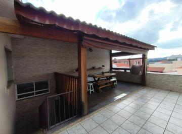 Casa · 230m² · 3 Quartos · 4 Vagas · Casa para Locação com 3 Dormitórios (Suíte com Closet), 2 Salas e Garagem para 4 Carros